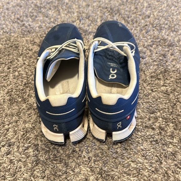 ON cloud size 10 women’s - Picture 3 of 5